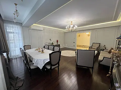 Satılır 4 otaqlı mənzil 180 m²