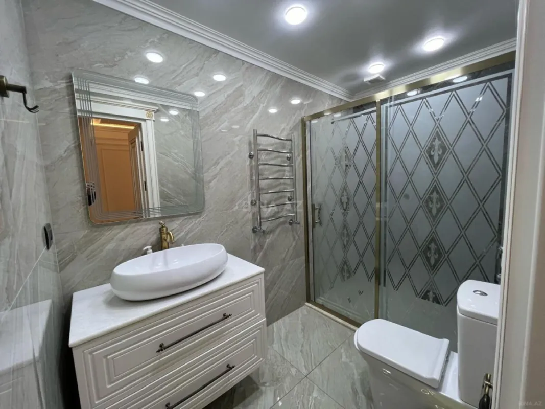 Satılır 4 otaqlı mənzil 180 m²