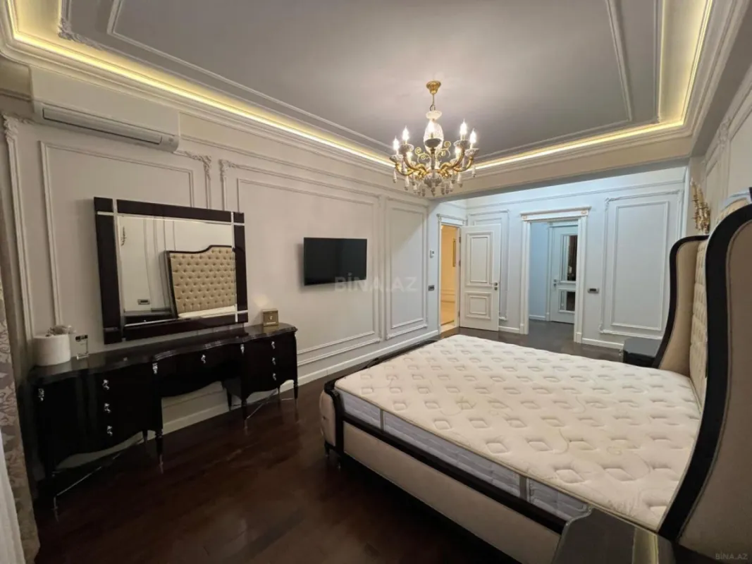 Satılır 4 otaqlı mənzil 180 m²