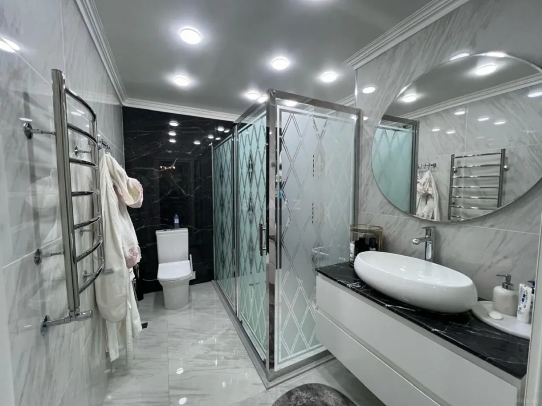 Satılır 4 otaqlı mənzil 180 m²