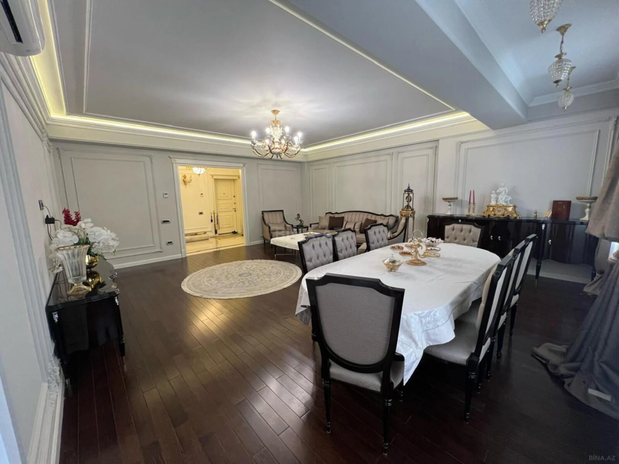 Satılır 4 otaqlı mənzil 180 m²