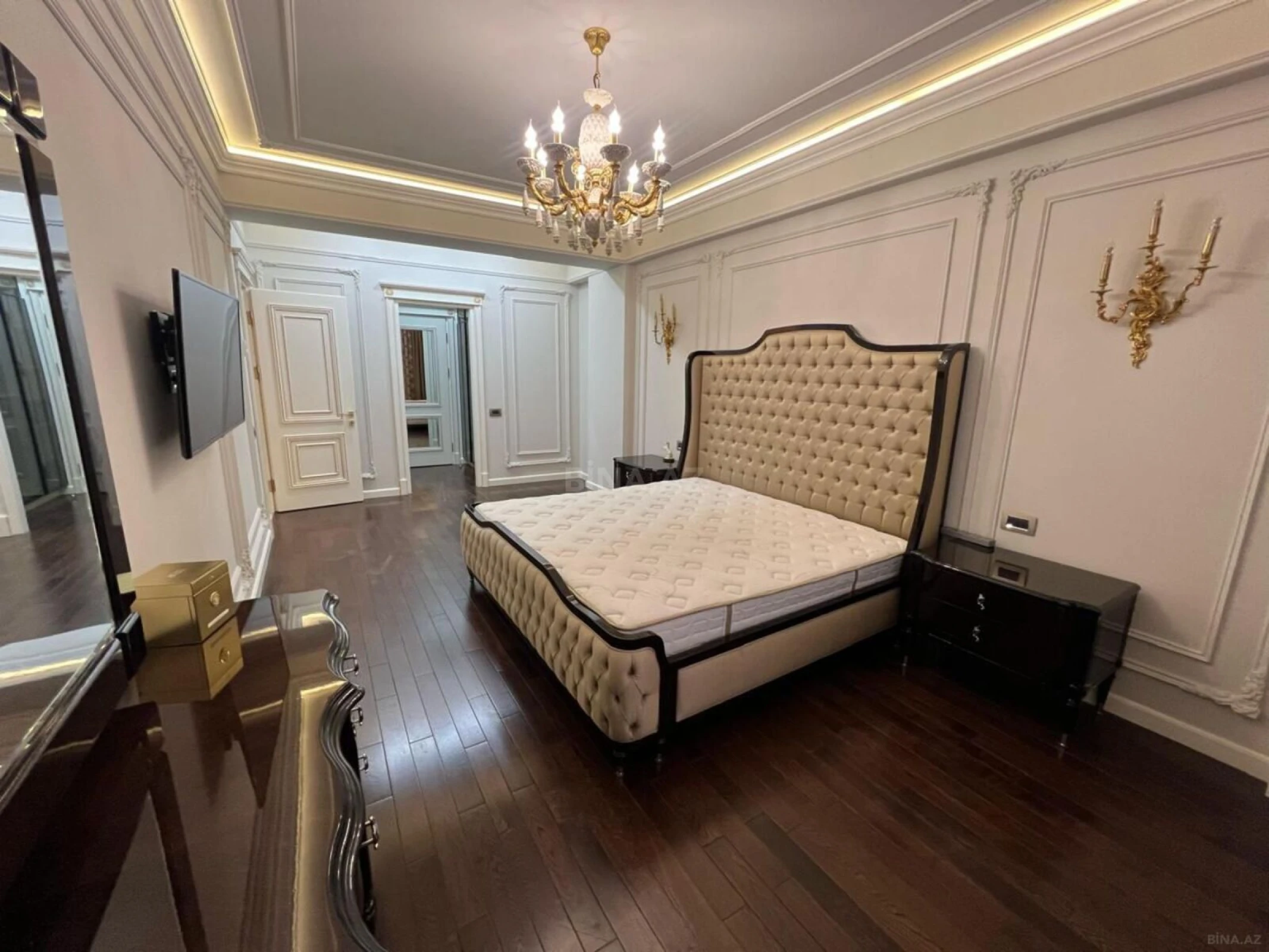 Satılır 4 otaqlı mənzil 180 m²