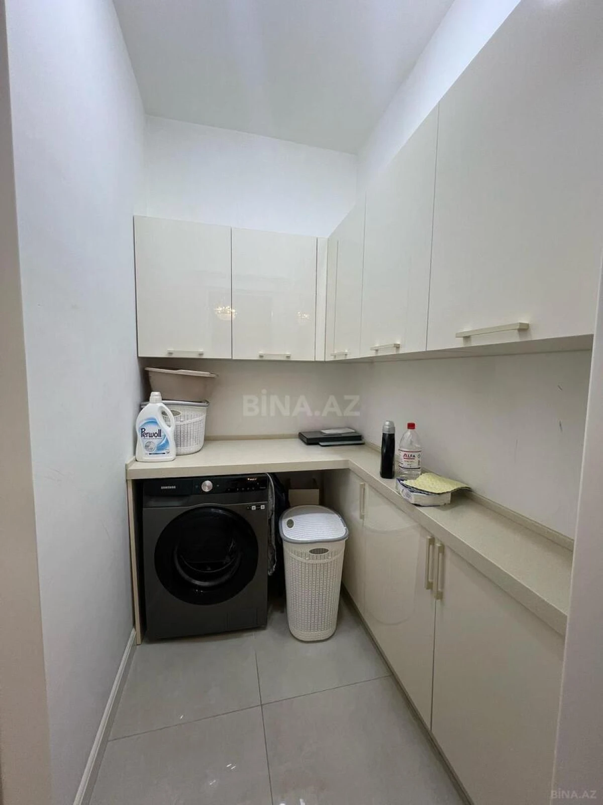 Satılır 4 otaqlı mənzil 180 m²
