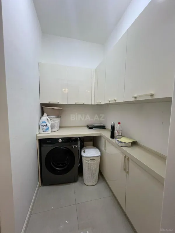 Satılır 4 otaqlı mənzil 180 m²
