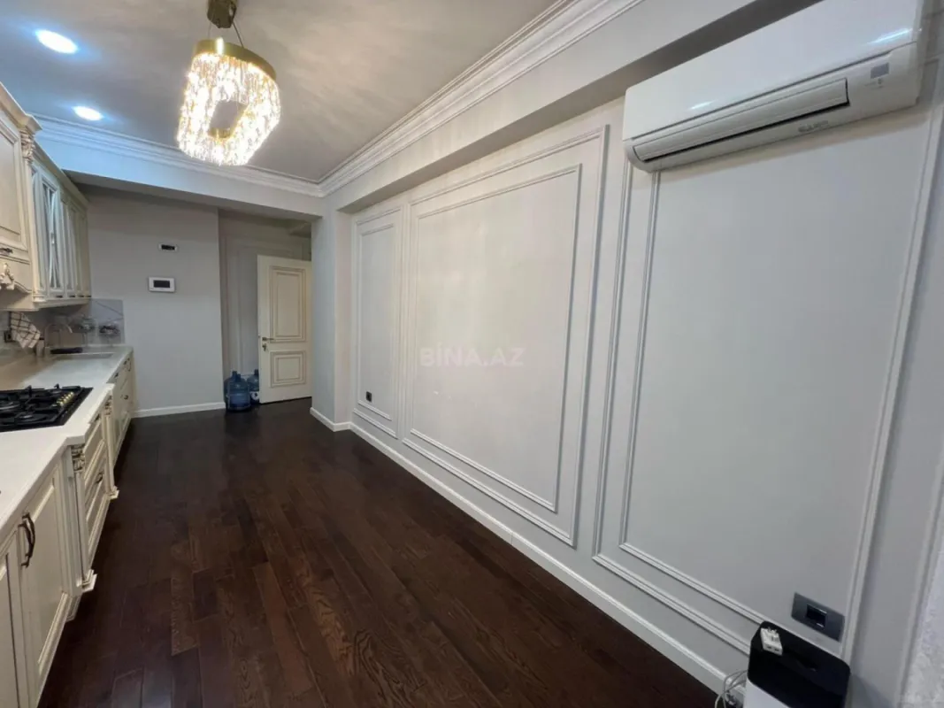 Satılır 4 otaqlı mənzil 180 m²