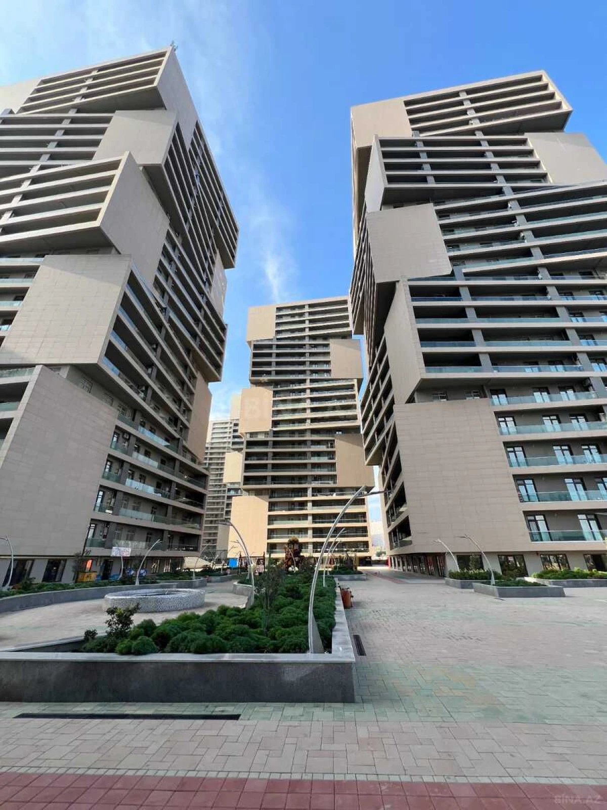 Satılır 2 otaqlı mənzil 109 m²