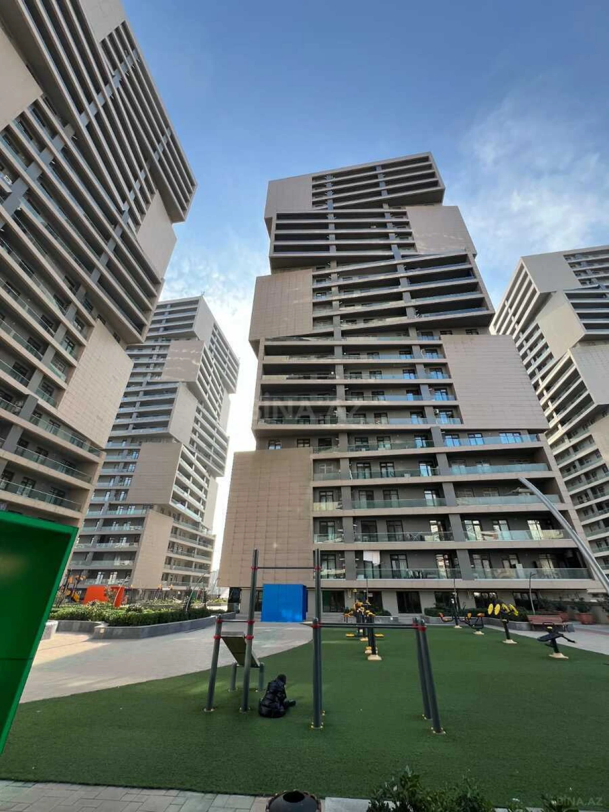 Satılır 2 otaqlı mənzil 109 m²