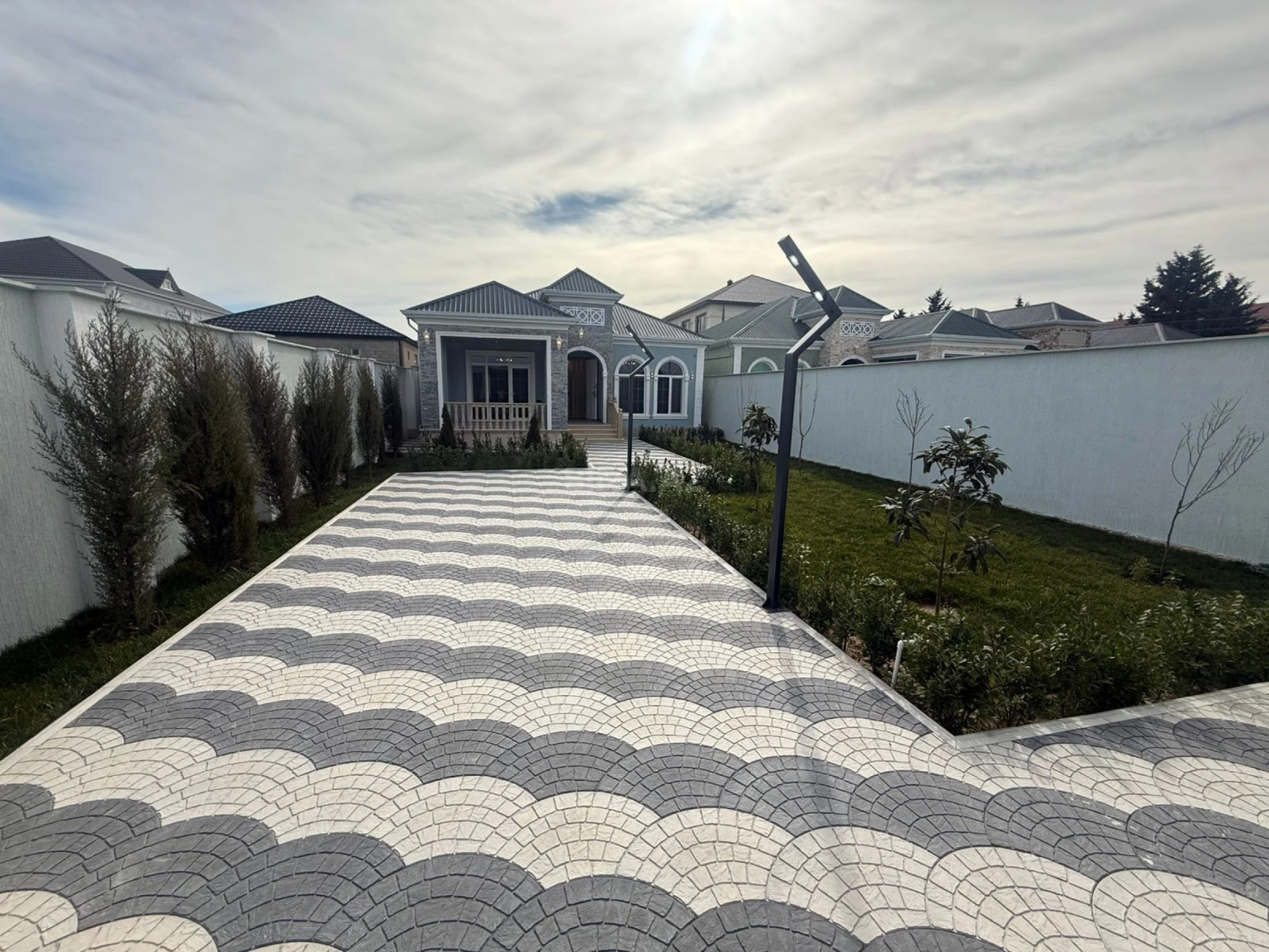 Satılır 4 otaqlı həyət evi 145 m²