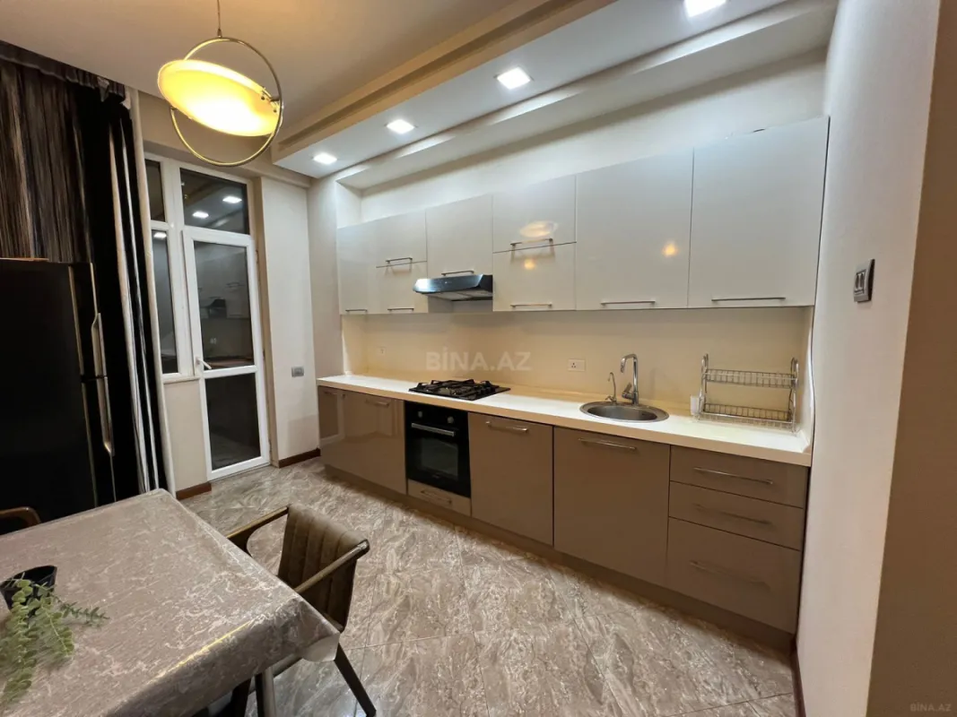 Kirayə verilir 3 otaqlı mənzil 145 m²