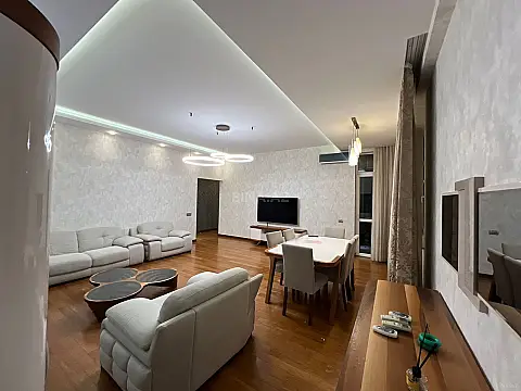 Kirayə verilir 3 otaqlı mənzil 145 m²
