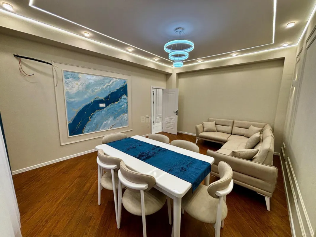 Satılır 2 otaqlı mənzil 70.7 m²