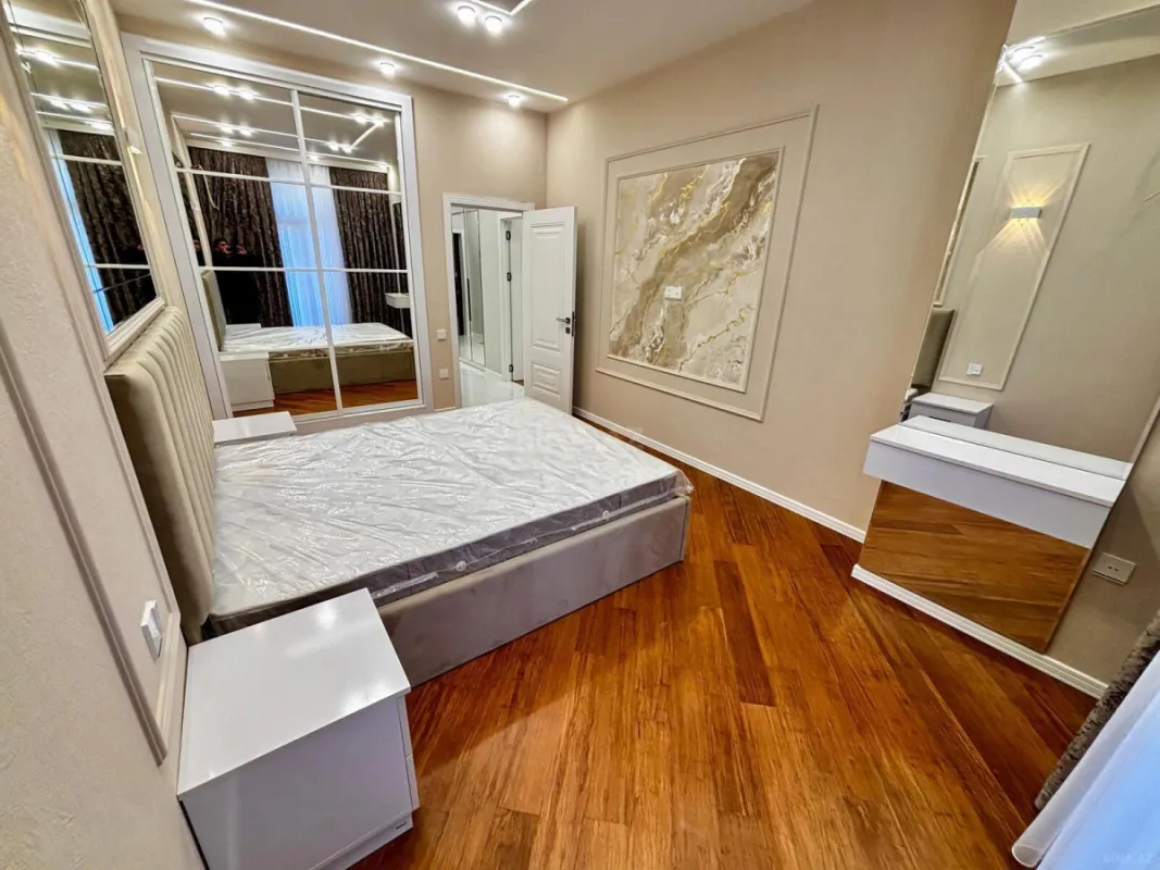 Satılır 2 otaqlı mənzil 70.7 m²