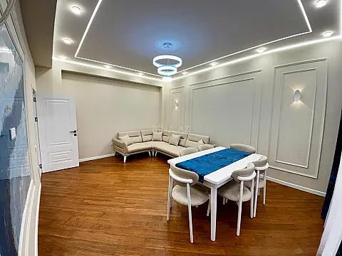 Satılır 2 otaqlı mənzil 70.7 m²