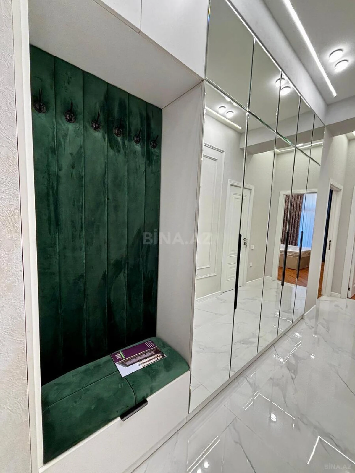 Satılır 2 otaqlı mənzil 70.7 m²