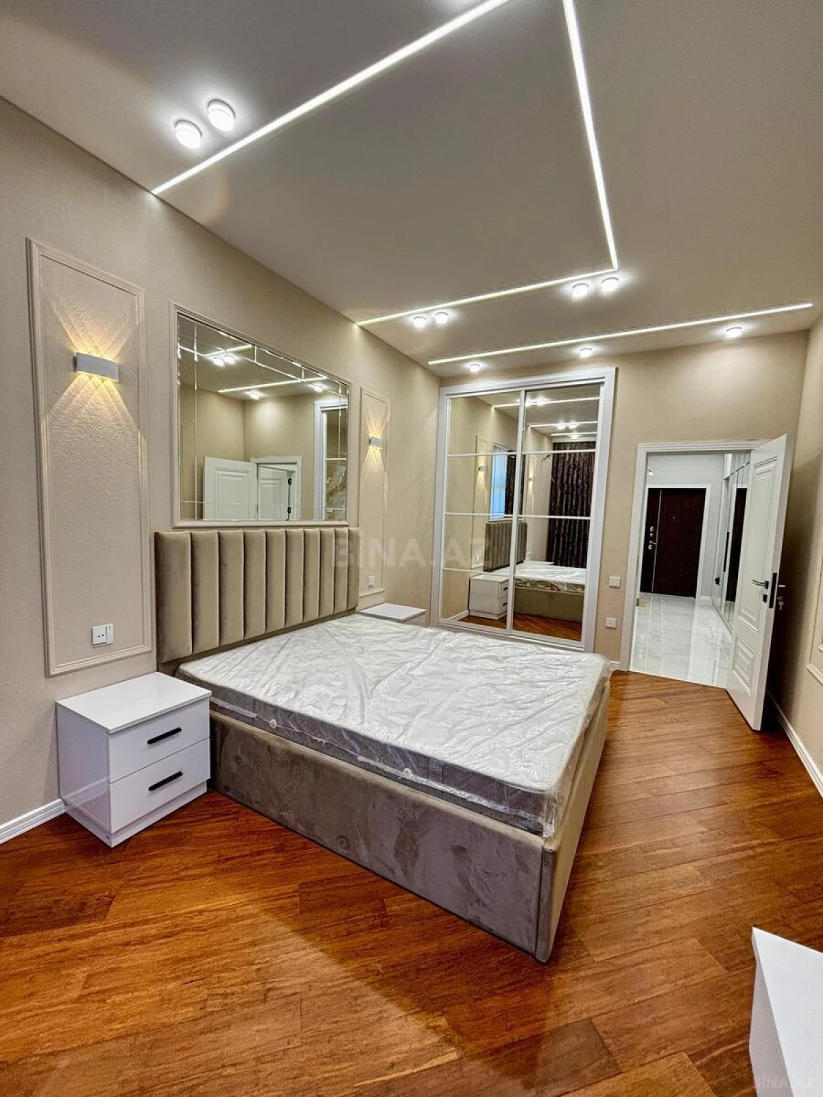 Satılır 2 otaqlı mənzil 70.7 m²