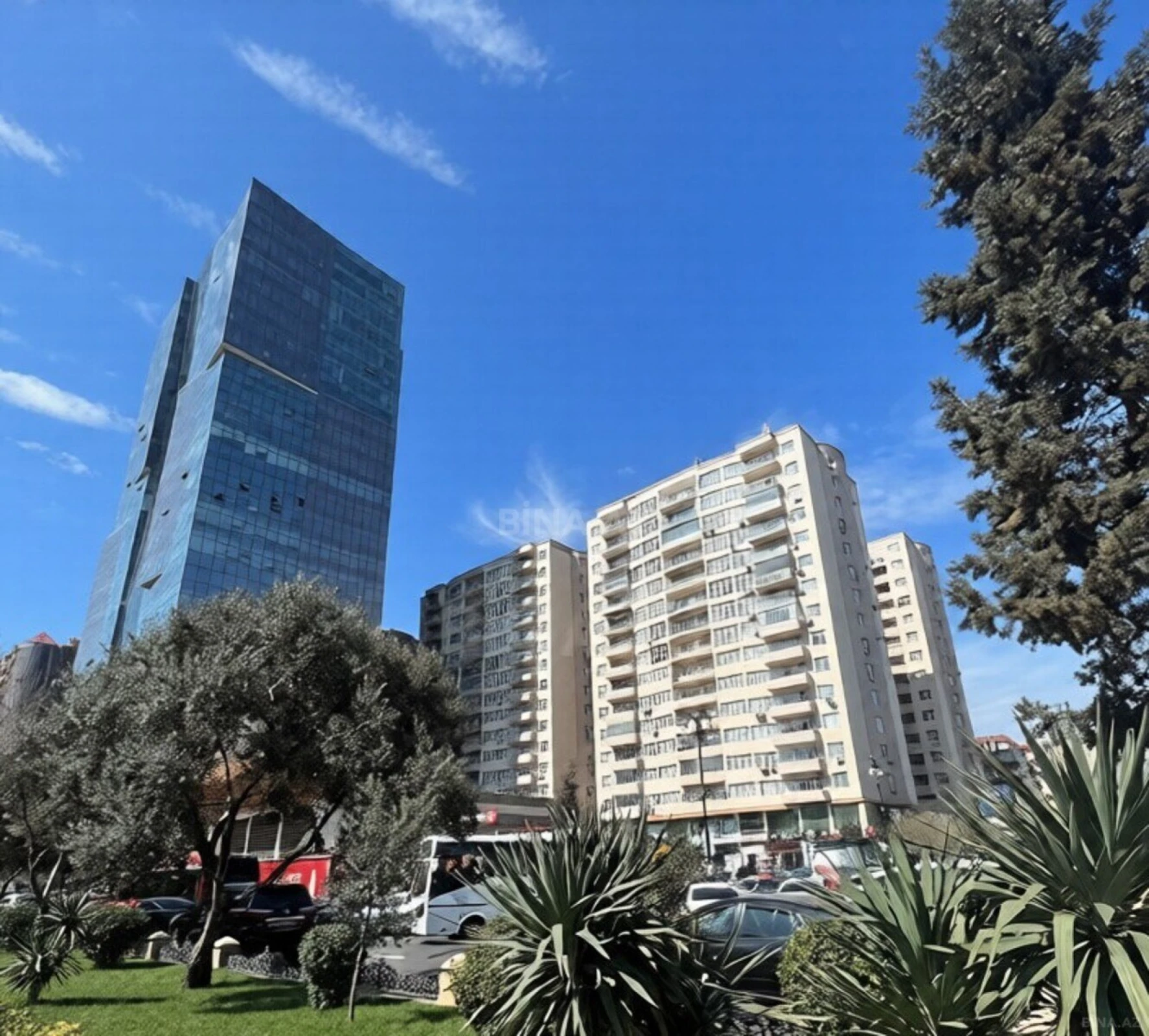 Satılır 3 otaqlı mənzil 113 m²