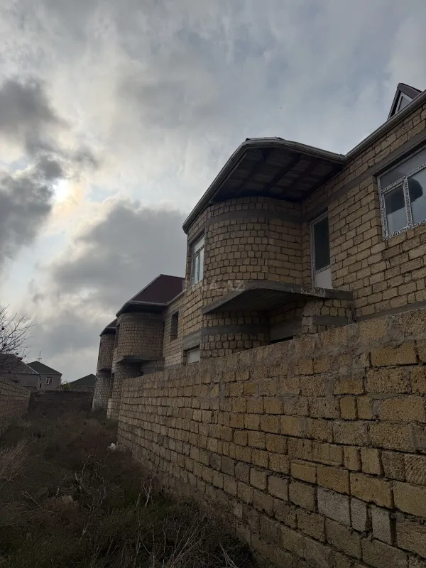Satılır 4 otaqlı həyət evi 160 m²