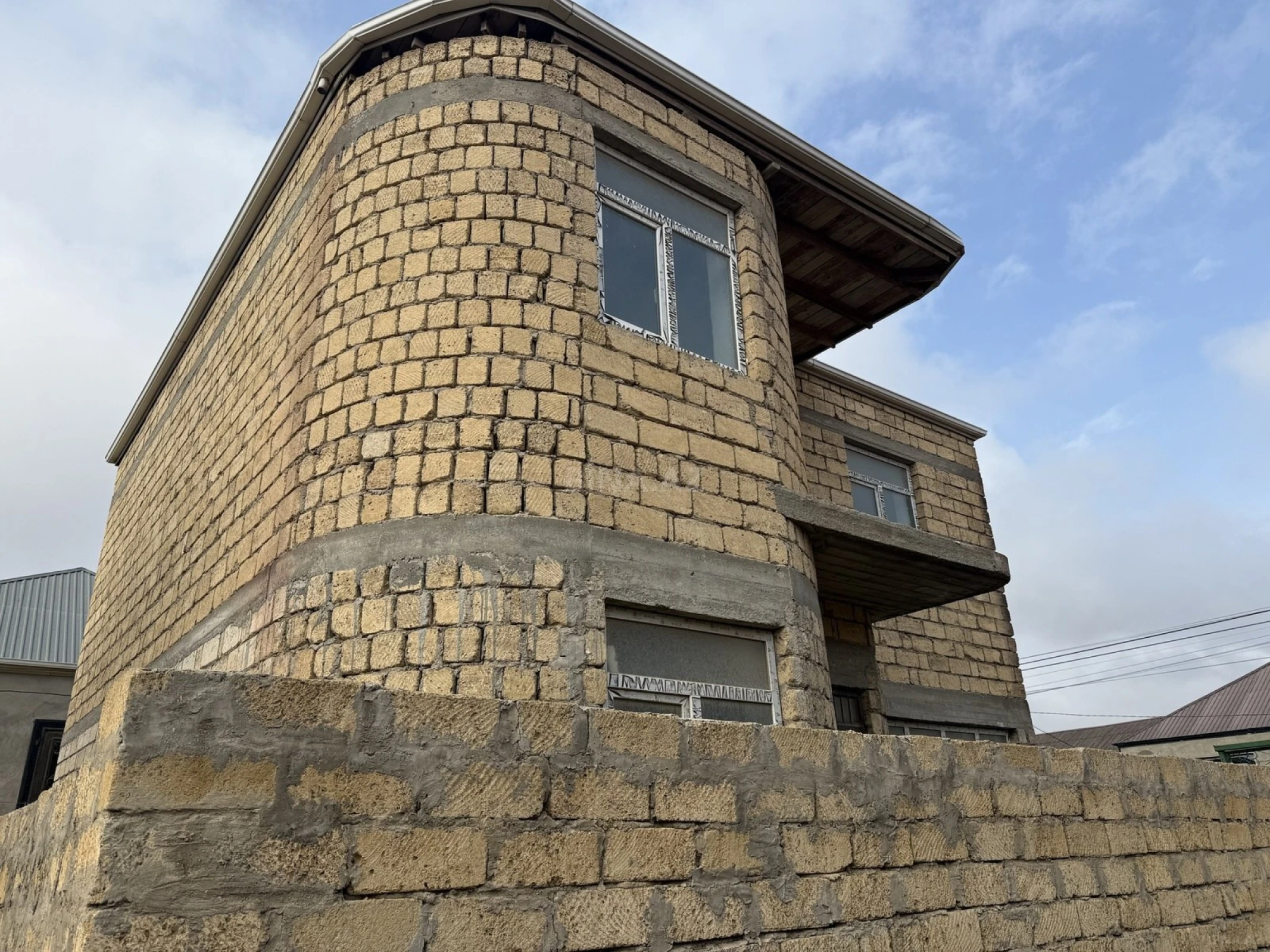 Satılır 4 otaqlı həyət evi 160 m²