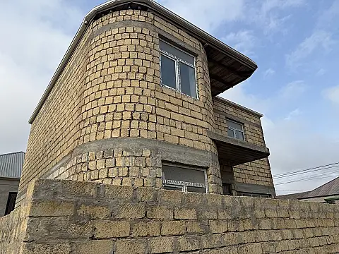 Satılır 4 otaqlı həyət evi 160 m²
