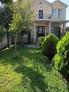 Satılır 8 otaqlı həyət evi 368 m²
