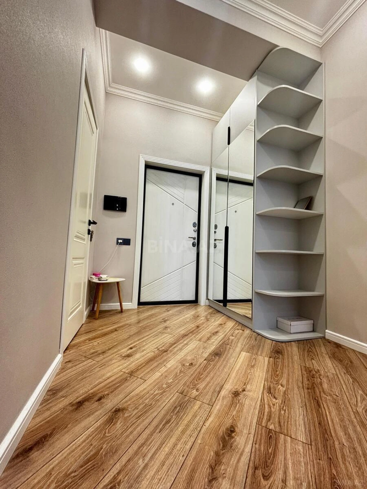 Satılır 2 otaqlı mənzil 60.7 m²