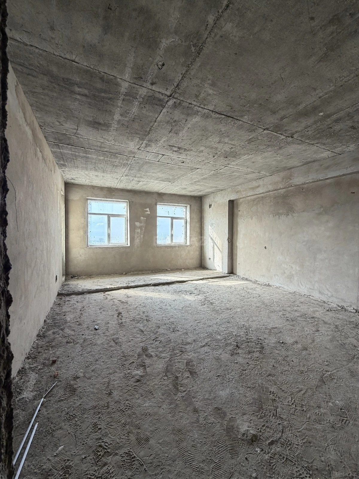 Satılır 3 otaqlı mənzil 132 m²