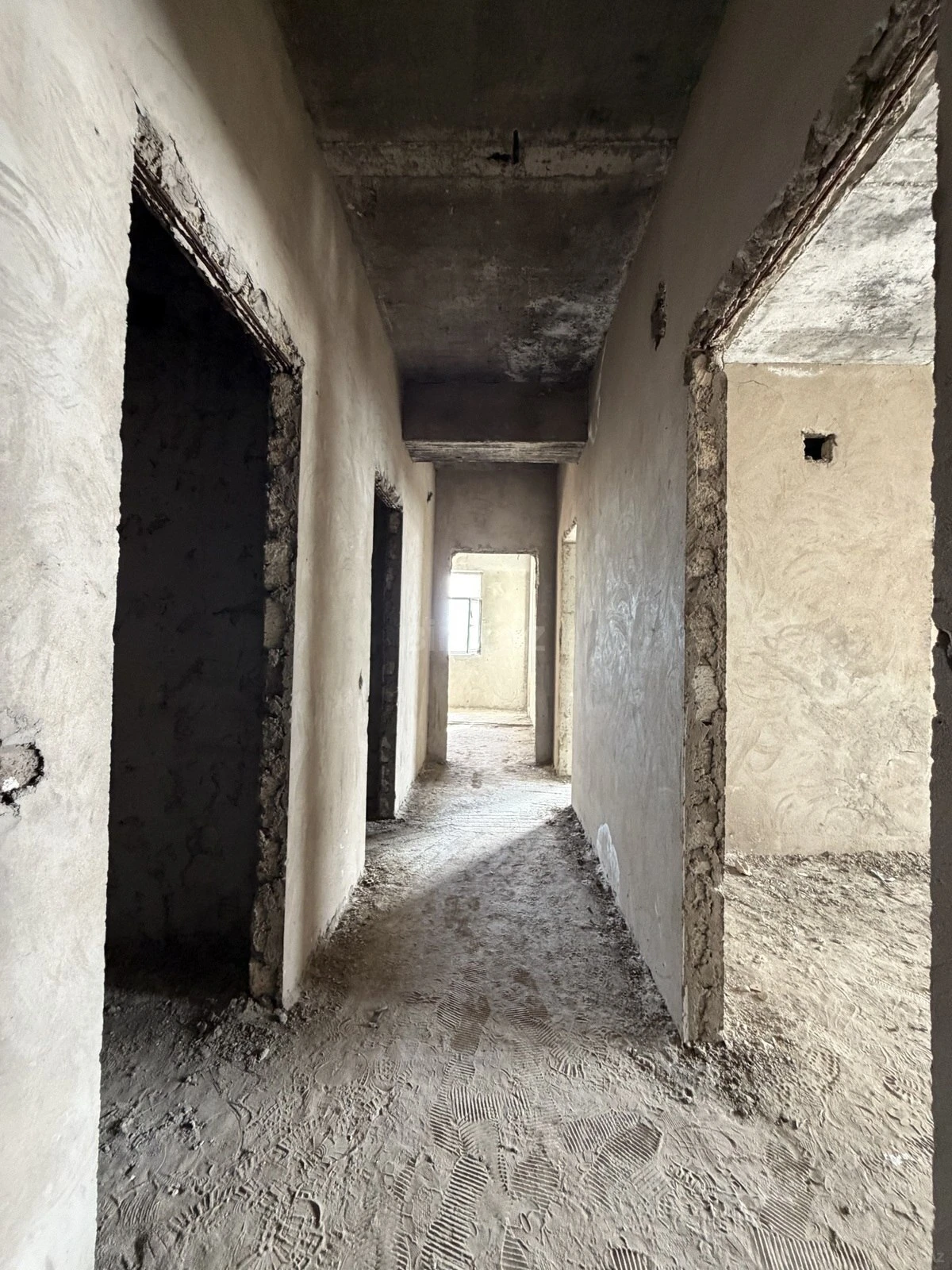 Satılır 3 otaqlı mənzil 132 m²