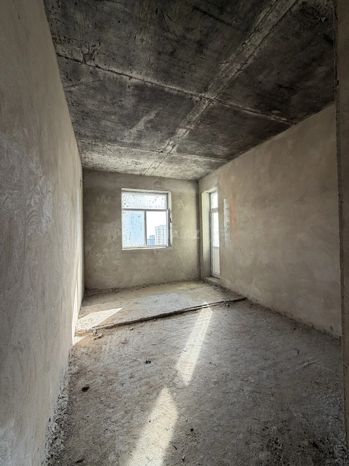 Satılır 3 otaqlı mənzil 132 m²