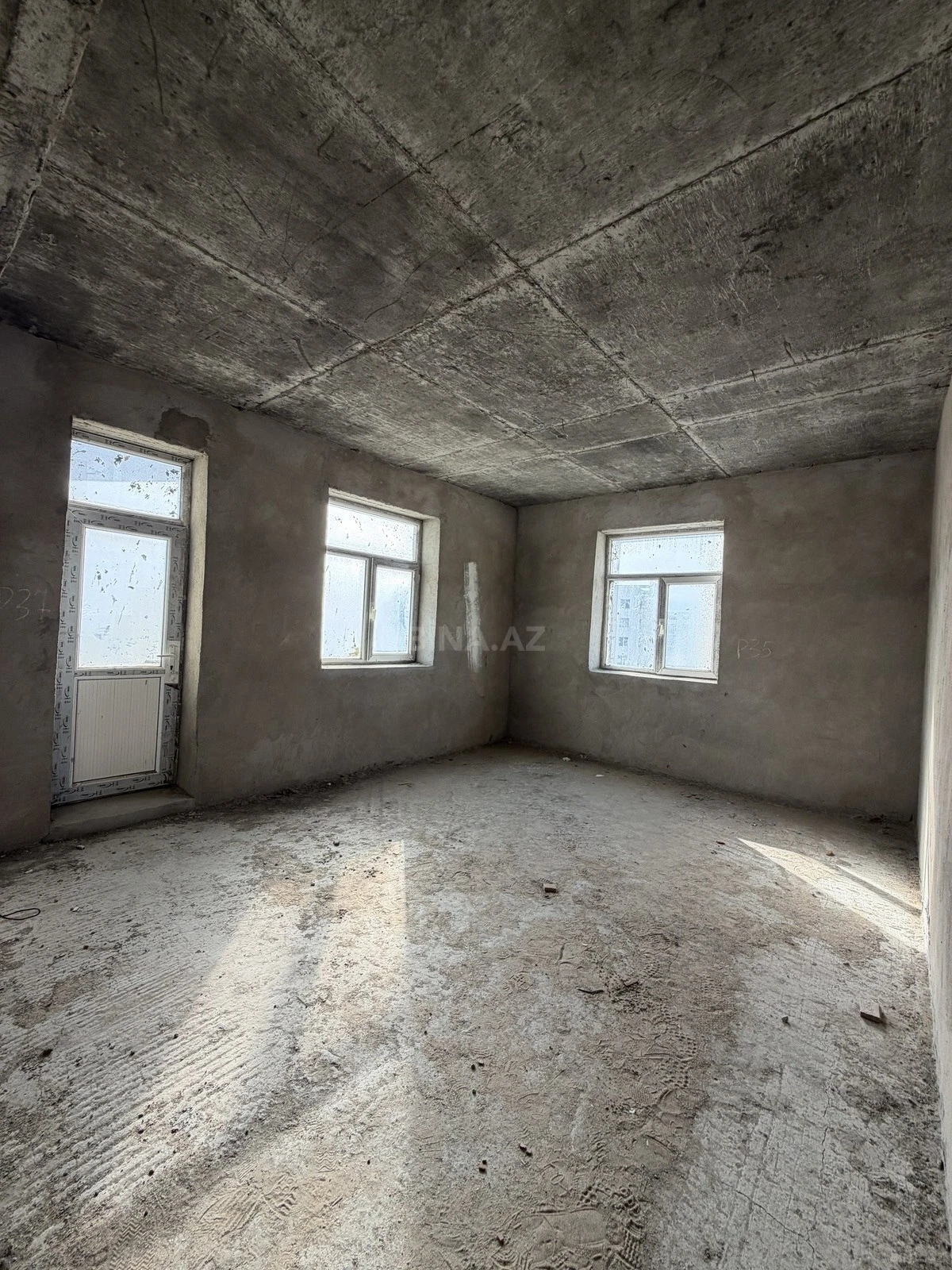 Satılır 3 otaqlı mənzil 132 m²