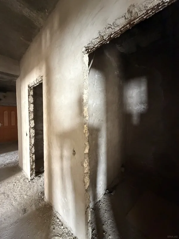 Satılır 3 otaqlı mənzil 132 m²