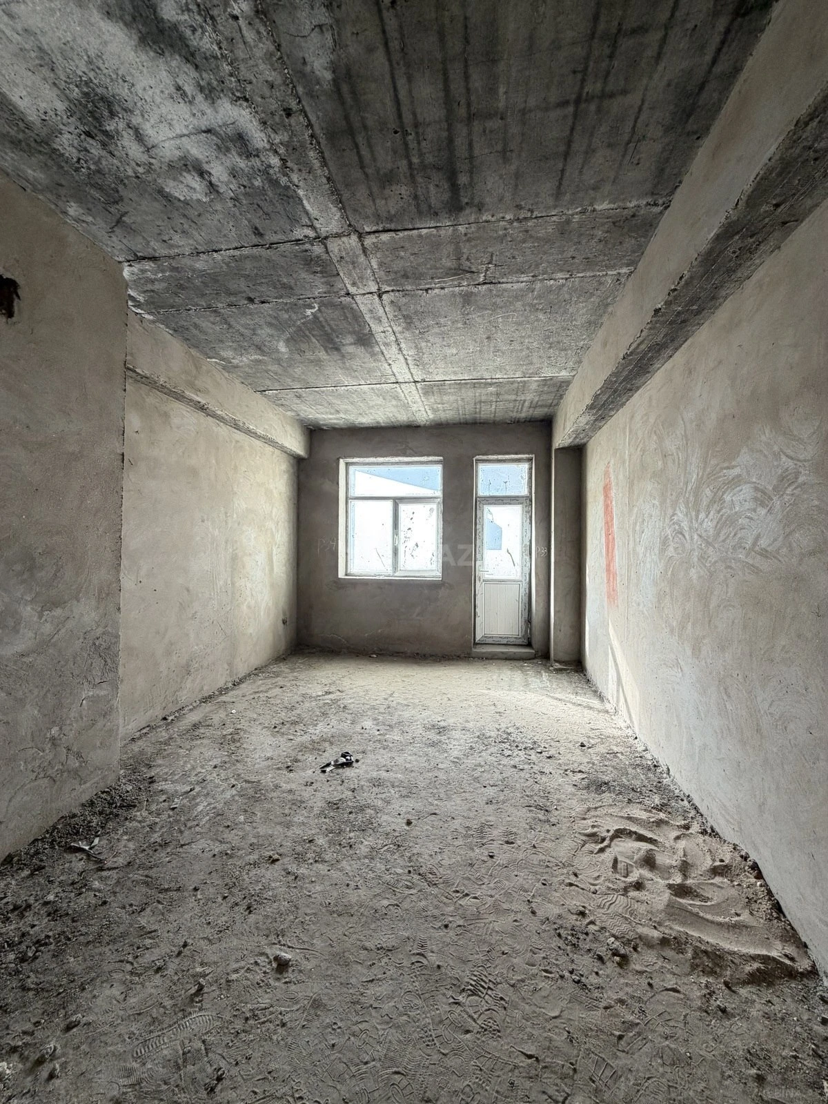 Satılır 3 otaqlı mənzil 132 m²