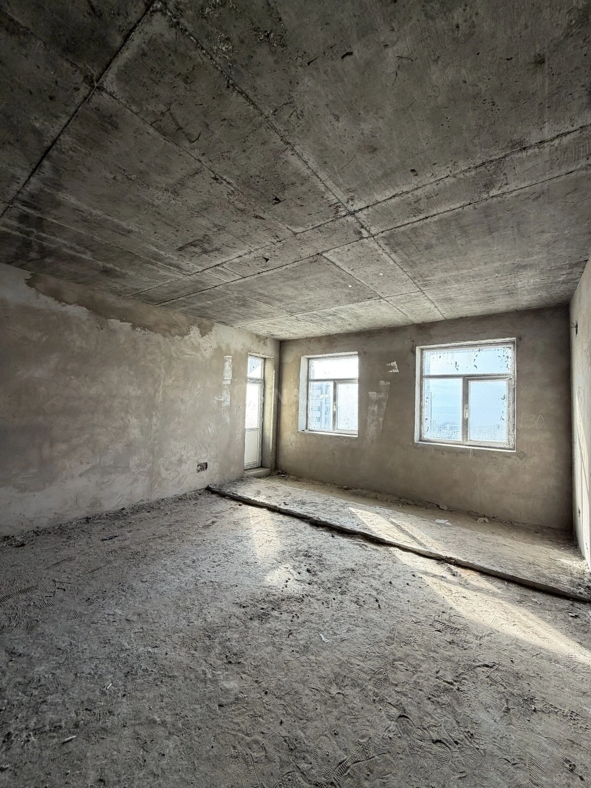 Satılır 3 otaqlı mənzil 132 m²