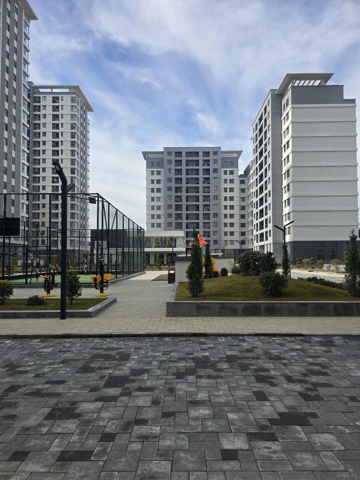 Satılır 2 otaqlı mənzil 106 m²