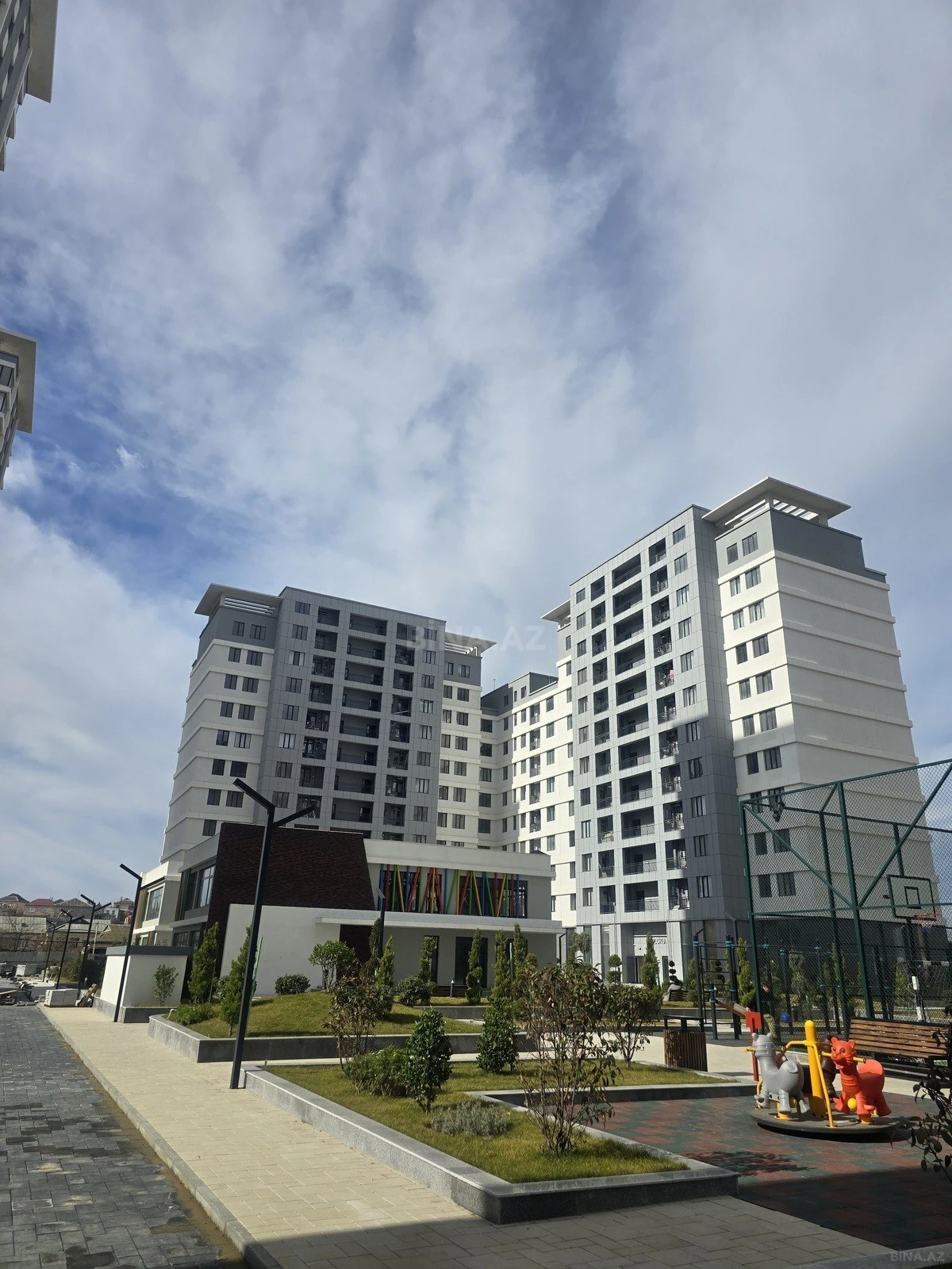 Satılır 2 otaqlı mənzil 106 m²