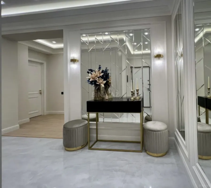 Kirayə verilir 4 otaqlı mənzil 155 m²