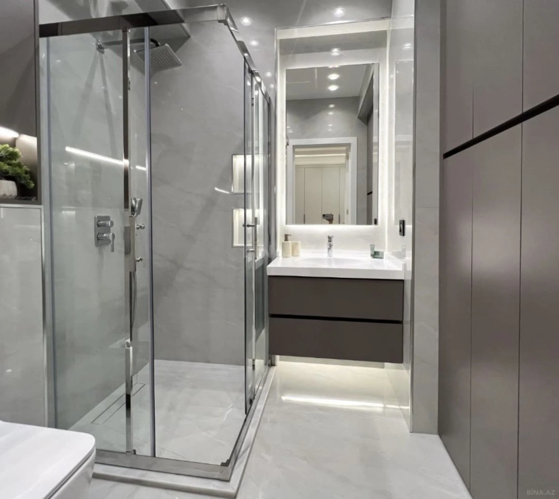 Kirayə verilir 4 otaqlı mənzil 155 m²