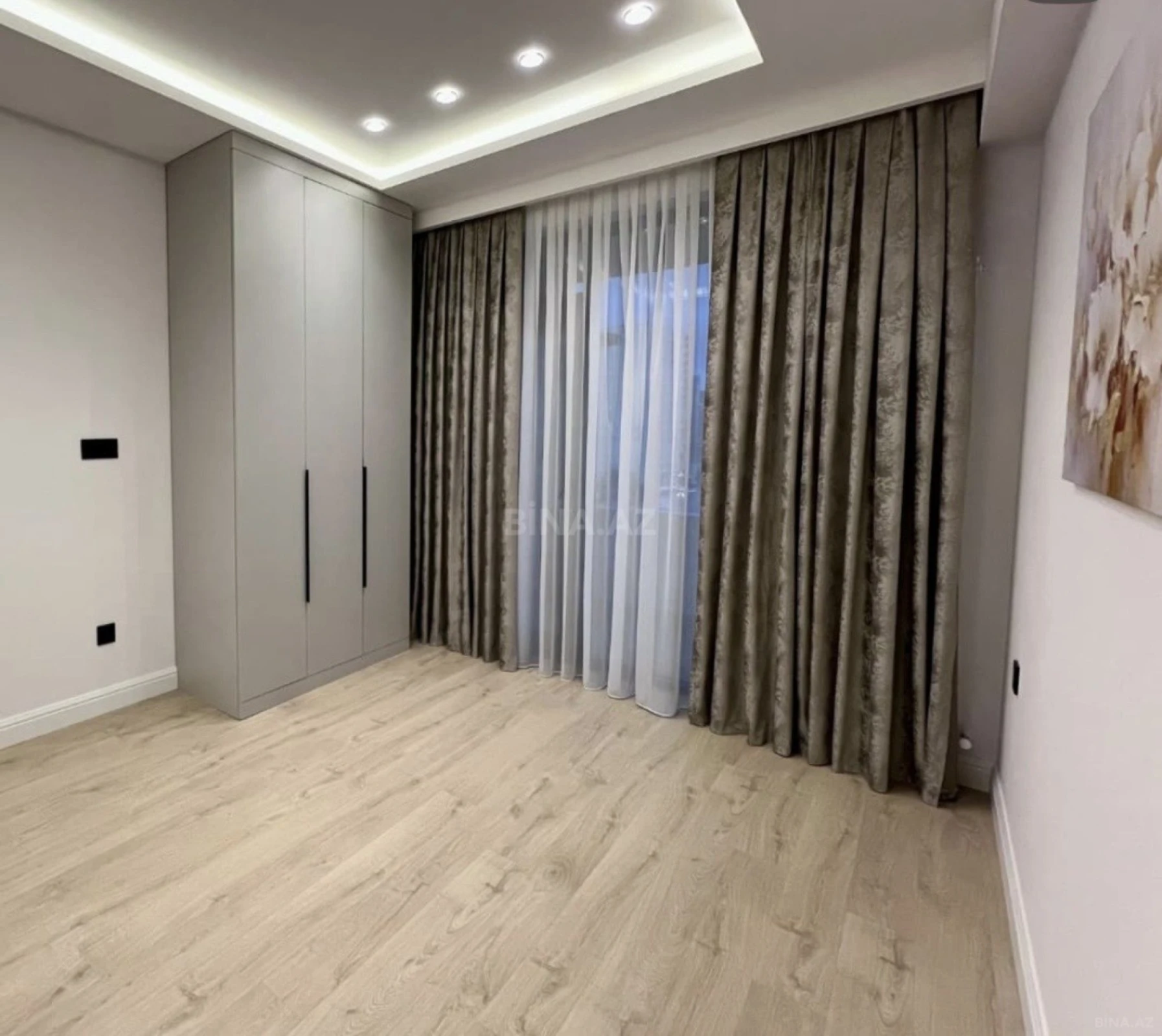 Kirayə verilir 4 otaqlı mənzil 155 m²