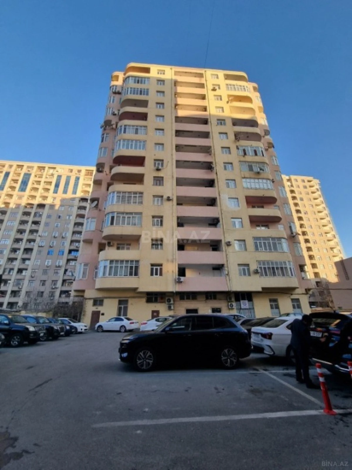 Satılır 3 otaqlı mənzil 132 m²