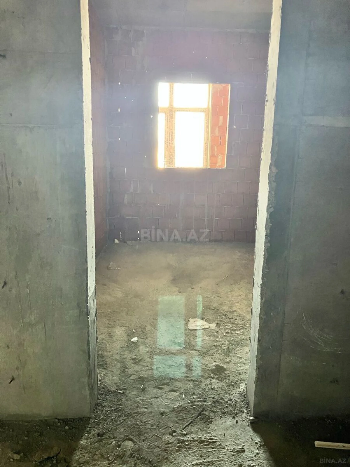 Satılır 2 otaqlı mənzil 83 m²