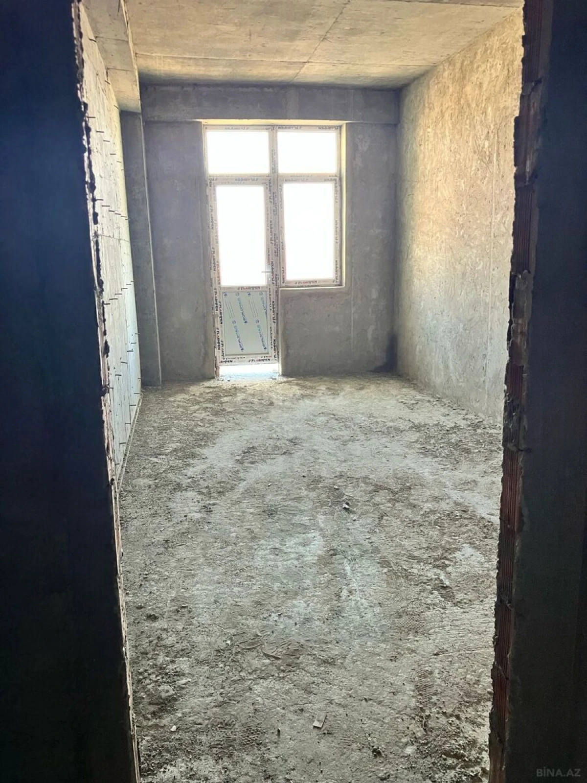 Satılır 2 otaqlı mənzil 83 m²