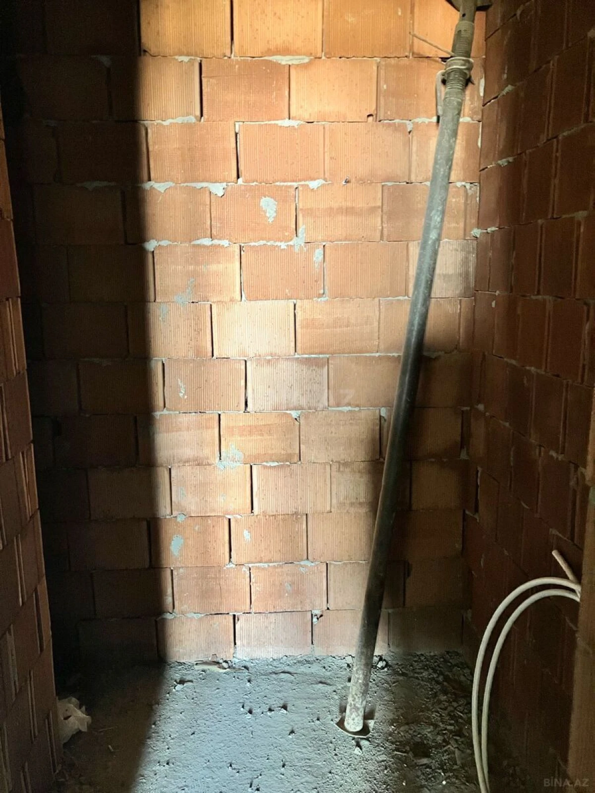 Satılır 2 otaqlı mənzil 83 m²