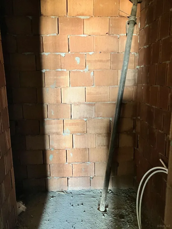 Satılır 2 otaqlı mənzil 83 m²