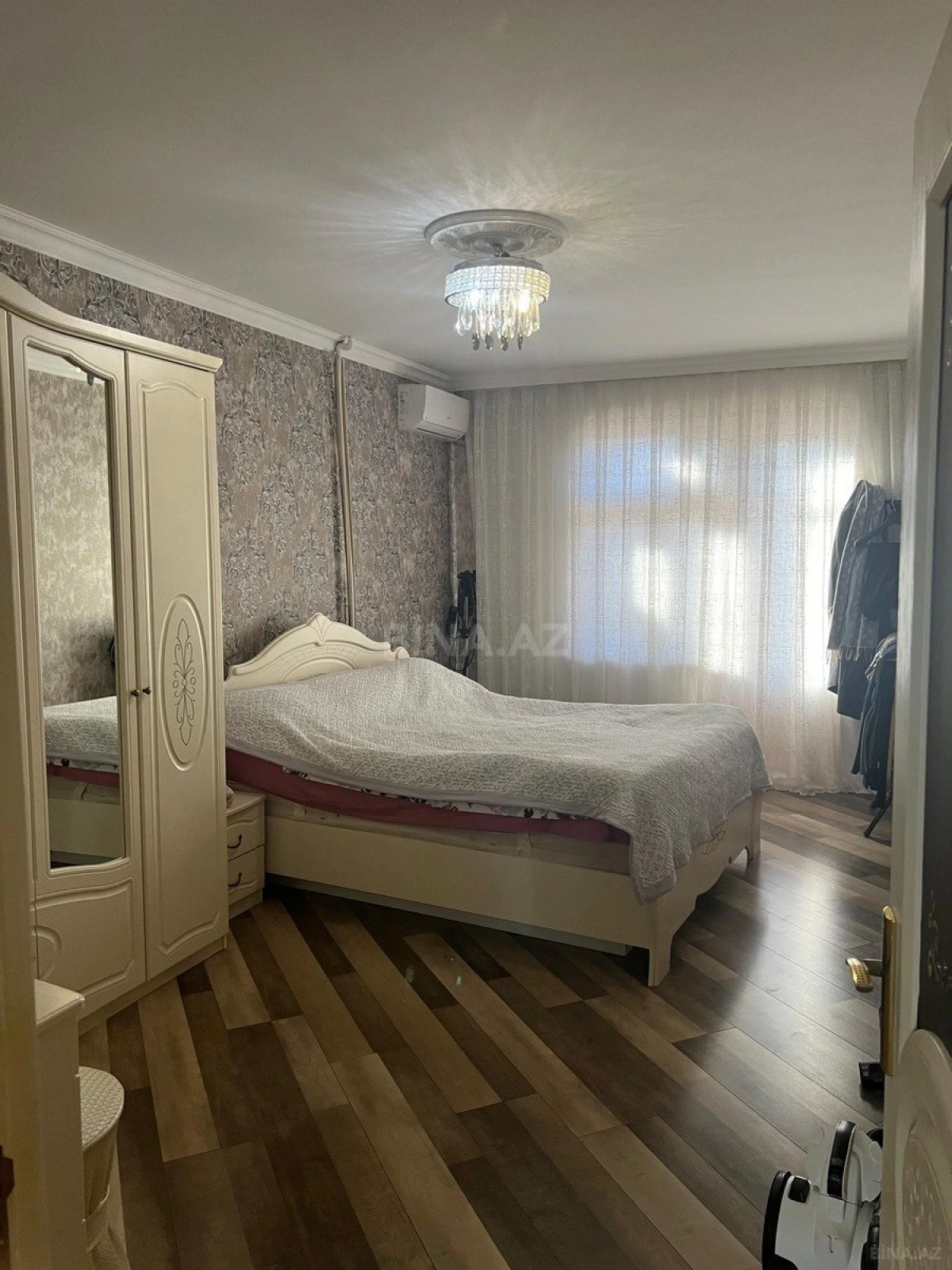Satılır 4 otaqlı mənzil 100 m²