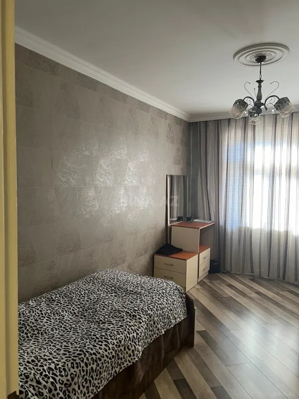 Satılır 4 otaqlı mənzil 100 m²