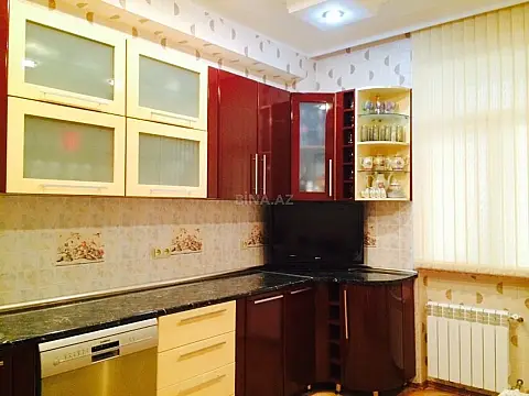 Satılır 4 otaqlı mənzil 159 m²