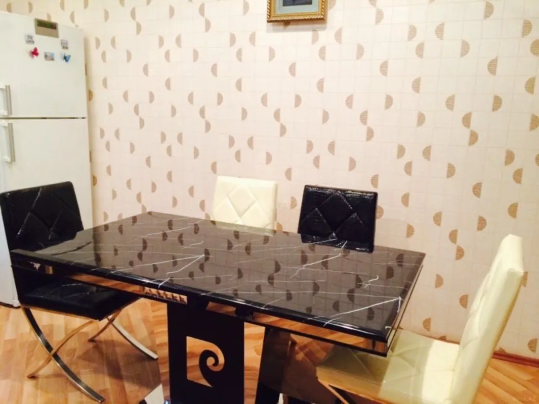 Satılır 4 otaqlı mənzil 159 m²