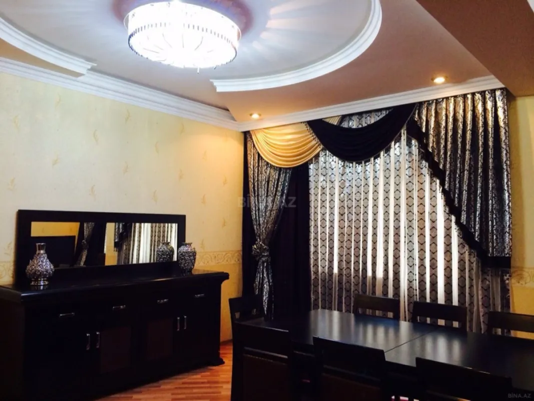 Satılır 4 otaqlı mənzil 159 m²