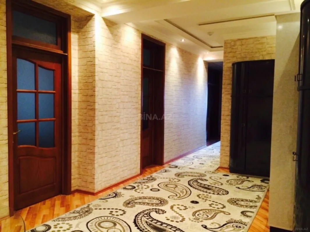 Satılır 4 otaqlı mənzil 159 m²