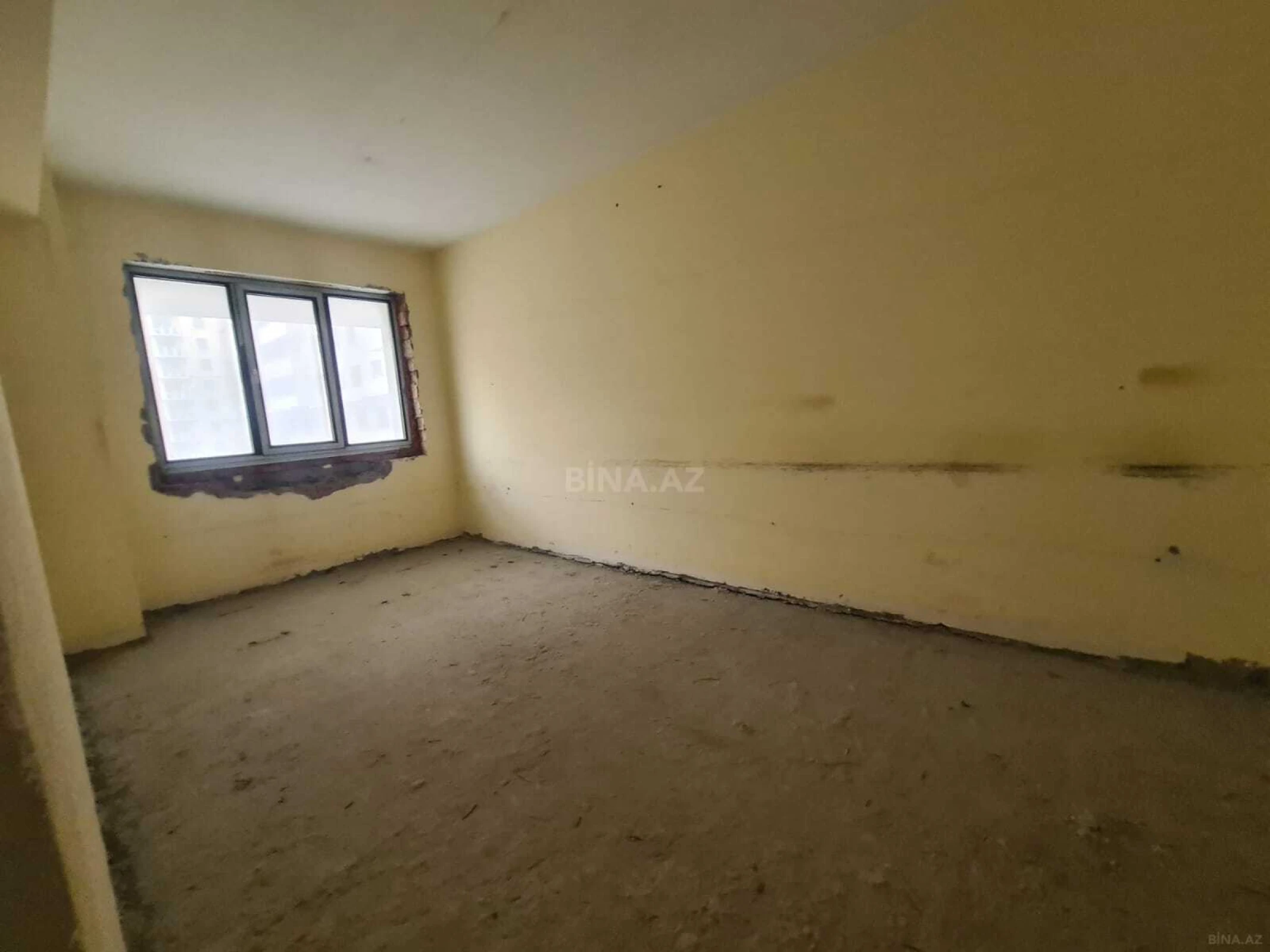 Satılır 4 otaqlı mənzil 232 m²