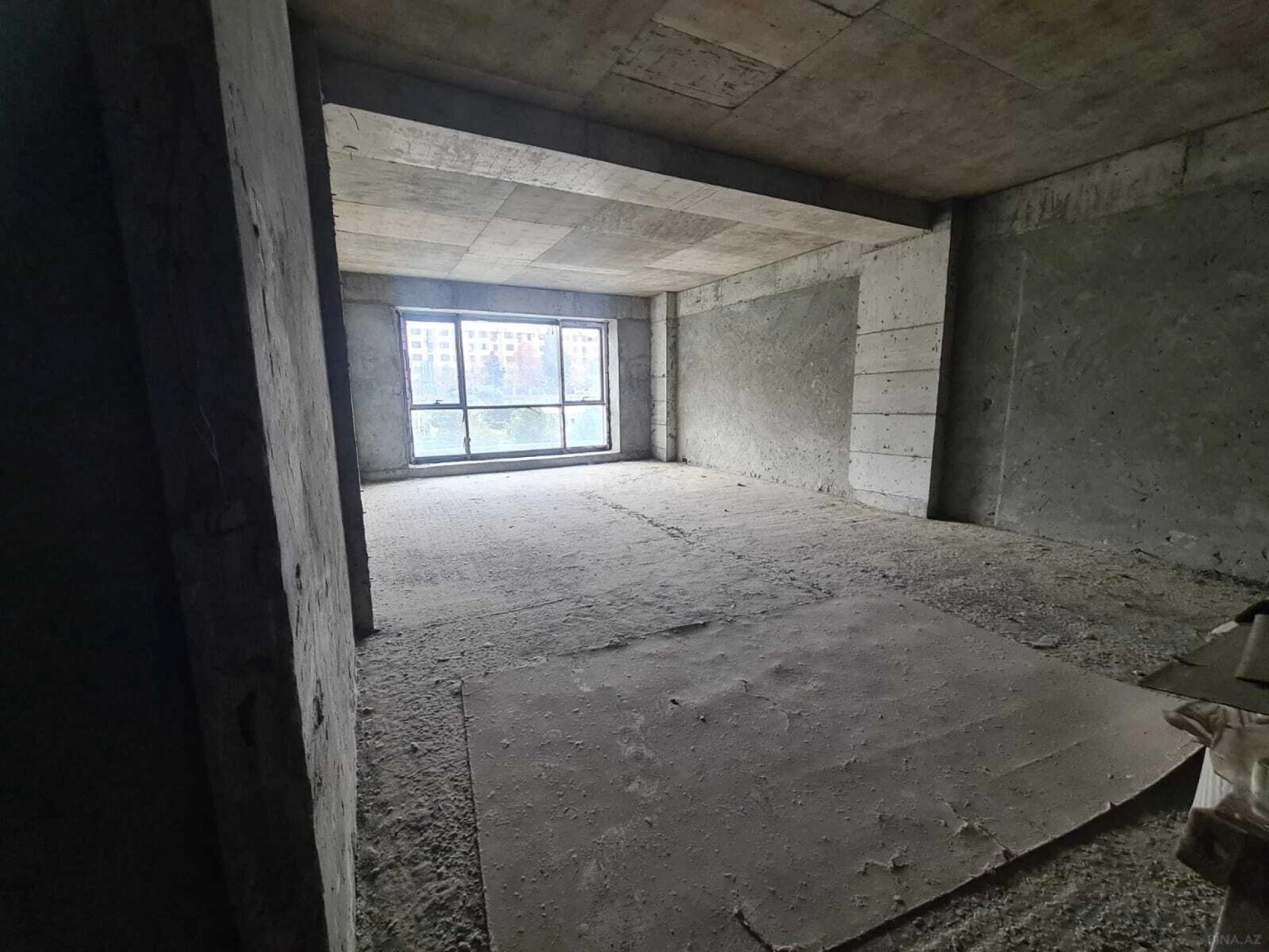 Satılır 4 otaqlı mənzil 232 m²